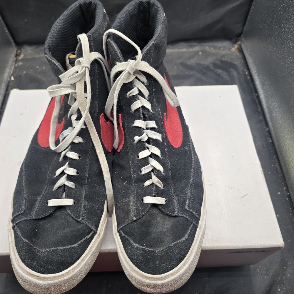 SKU A0407M Nike Black and Red‎ High-Top Sneakers